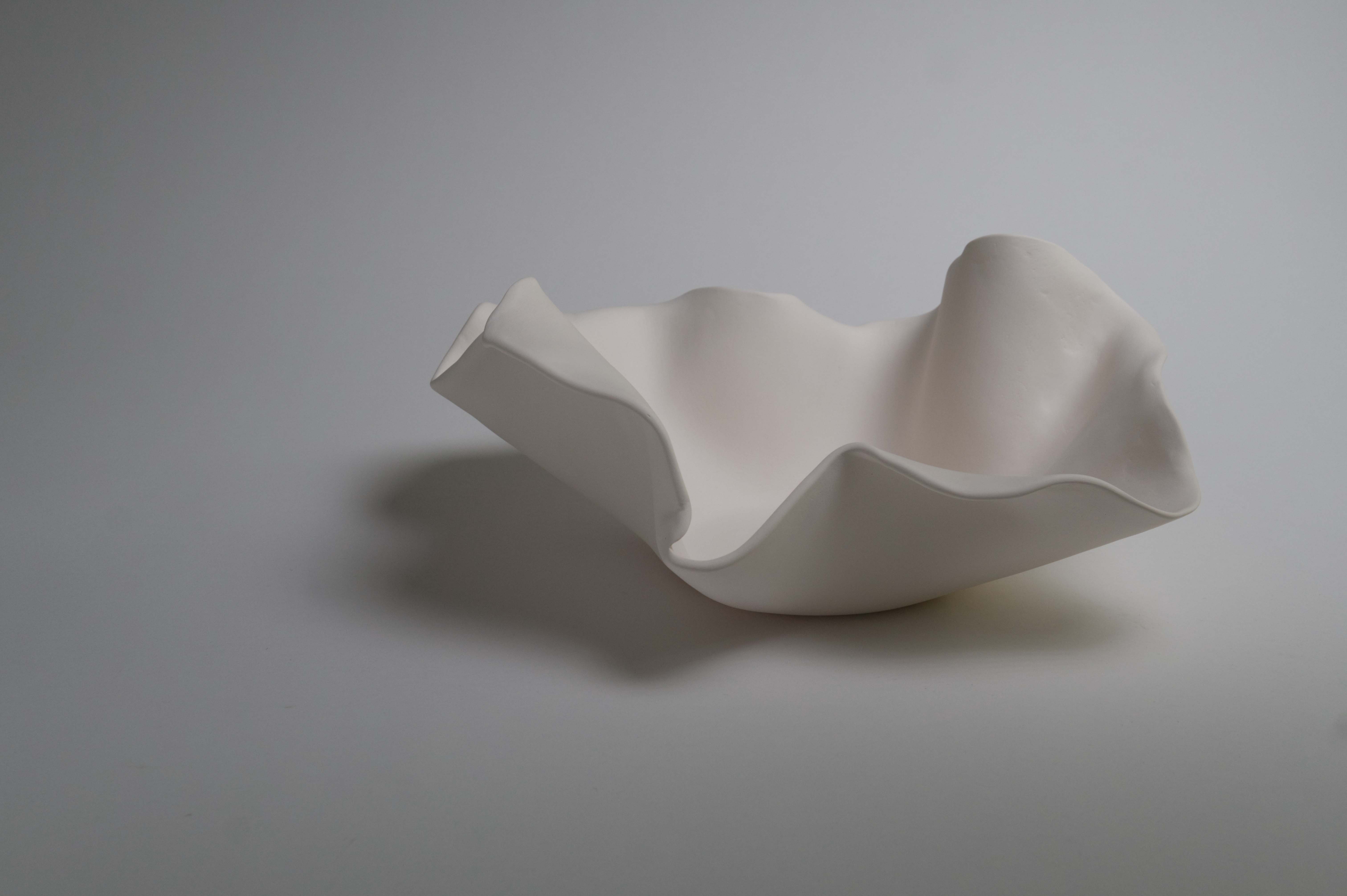 Wavy porcelain bowl